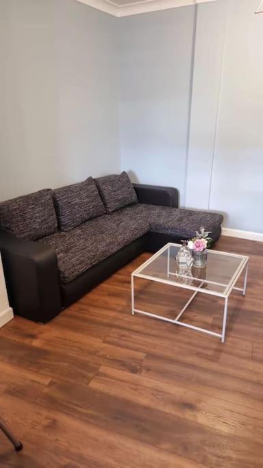Beautiful Modern Apartment On Wick Lane 伦敦 外观 照片